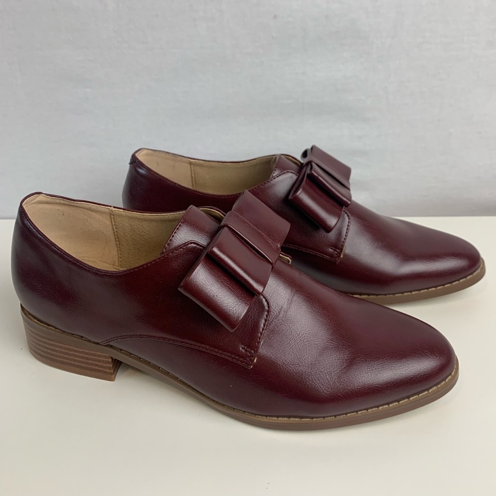 NEW. Never used. Violet, vegan leather loafers. Size 40 (size 9)